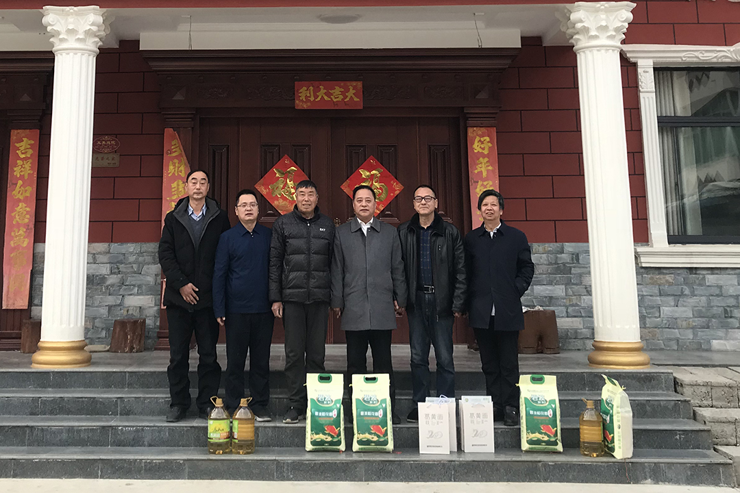 1642397254.jpg 河北张家口市场一线将士范培宁眷属.jpg